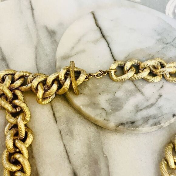 Vintage Chunky Chain Jewelry Set - Gold Toned Metal - Necklace & Bracelet - Picture 5 of 8